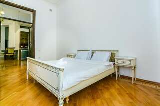 Апартаменты VIP APARTAMENT NIZAMI STREET Баку Апартаменты с 3 спальнями-23