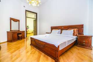 Апартаменты VIP APARTAMENT NIZAMI STREET Баку Апартаменты с 3 спальнями-70